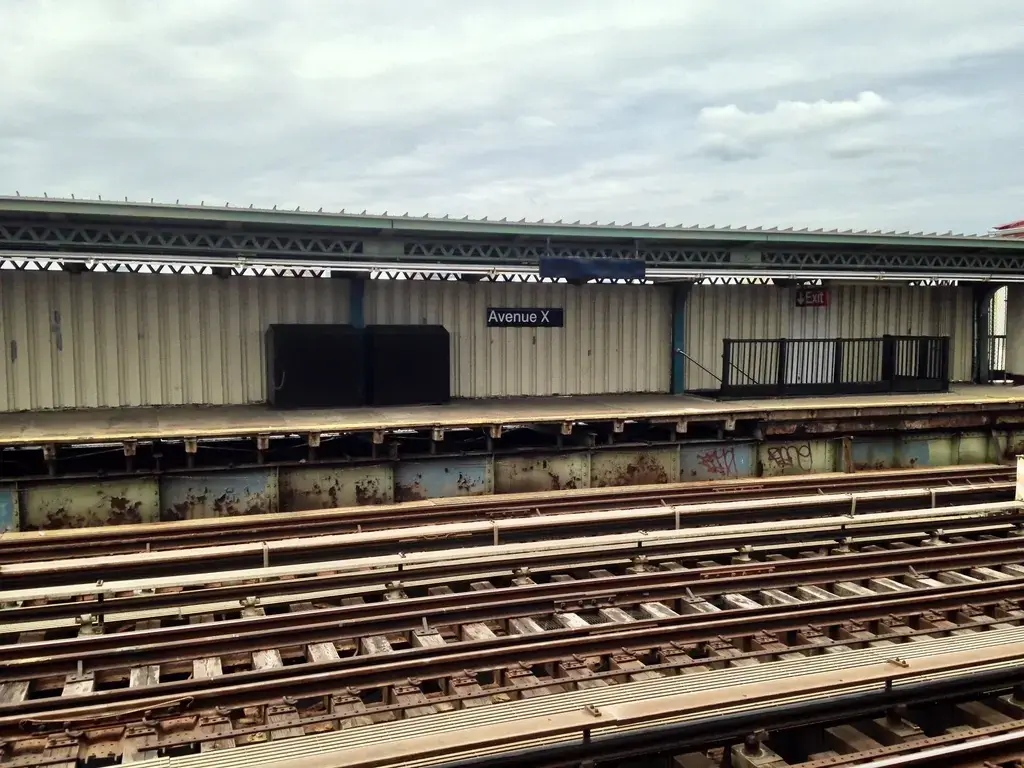 Original New York photograph of elevated train tracks and a station platform